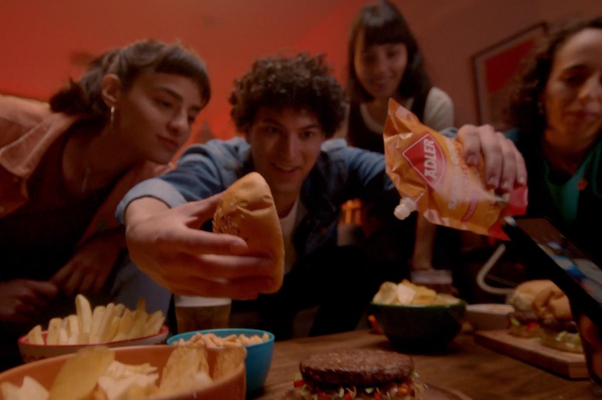 Preestreno: con creatividad de Indie, Adler pasa de clásico a épico