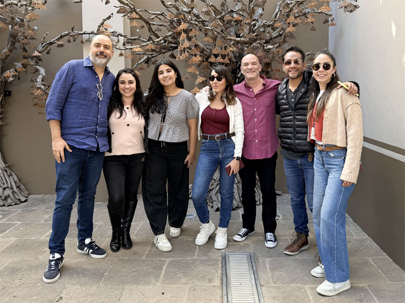 (de izquierda a derecha): Mike Ruiz , Ana Montoya, Carla Gatica, Pamela España, Gonzalo Martinez, Manu Vega, Fabiola Salazar.