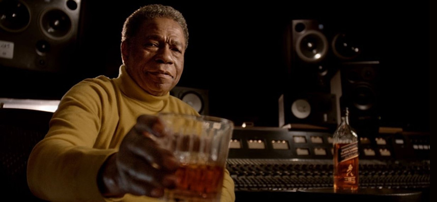 Nuevo: Johnnie Walker y Almap BBDO rinden homenaje a Paulinho da Costa