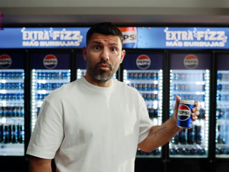 La campaña tiene como protagonista a Sergio “Kun” Agüero, quien aporta su carisma y cercanía para amplificar el mensaje de la innovación.