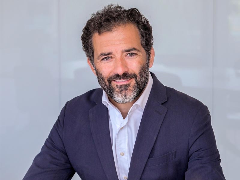 El ejecutivo tiene una amplia trayectoria profesional, muy ligada siempre a las ventas y la publicidad.