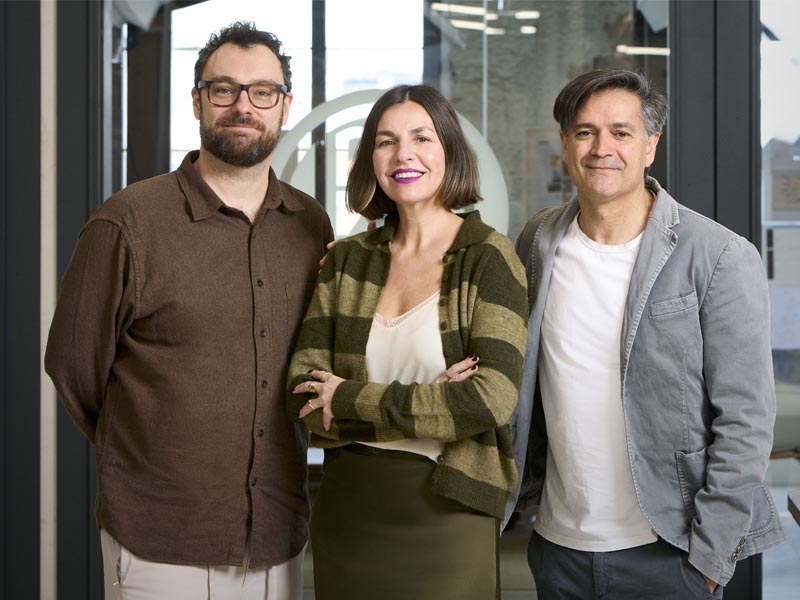 De izq. a der.: Eoin Sherry, CCO, Lucía Angulo, presidenta y CEO, y Jesús Fuertes, CSO.
