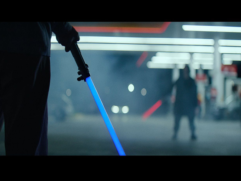 A través de esta iniciativa, se propone una experiencia de juego interactiva que integra el mundo físico con el digital.