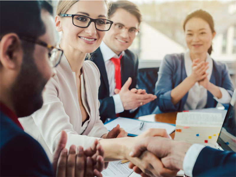 Las firmas de capital privado están invirtiendo fuertemente en agencias especializadas con un buen manejo de la IA. (Getty Images)