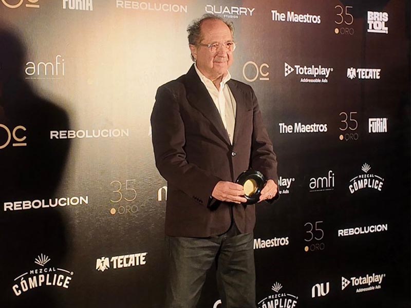 “Me nace decirles, que sean más valientes, que tomen más riesgos, que no vayan a lo seguro”, expresó Terán a las nuevas generaciones de profesionales.