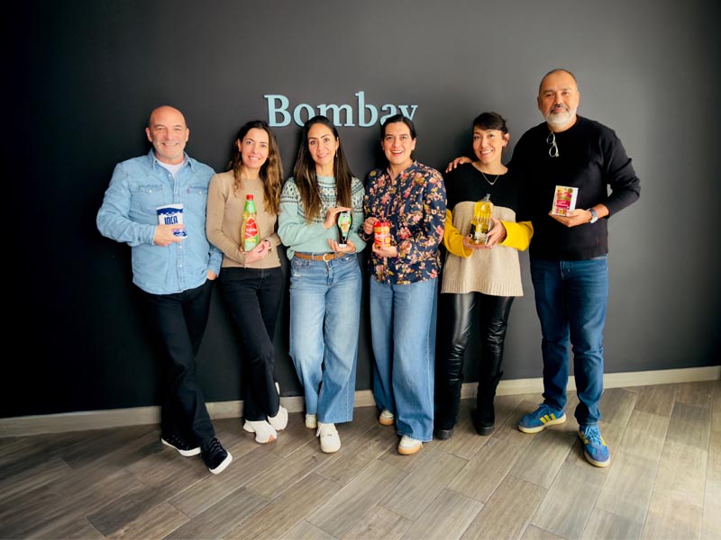 Los equipos de Bombay y ACH Foods.