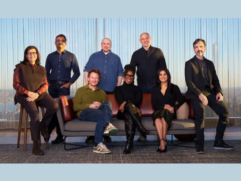 Los ejecutivos de Accenture Song finalmente se sinceran. Fila superior, de izquierda a derecha: Nevine El-Warraky, Arun Kumar, Neil Heymann, Dimitri Maex, Sean Lyons. Fila inferior, de izquierda a derecha: Nick Law, Ndidi Oteh, Ami Palan. (Accenture Song)