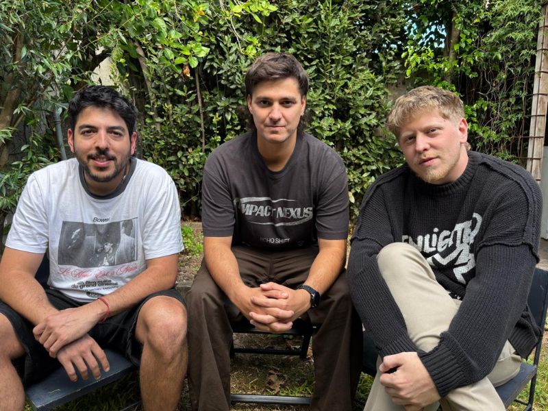 El estudio creativo fue fundado por Sebastián Aspani, Manuel Montes de Oca y Bautista Vidal.