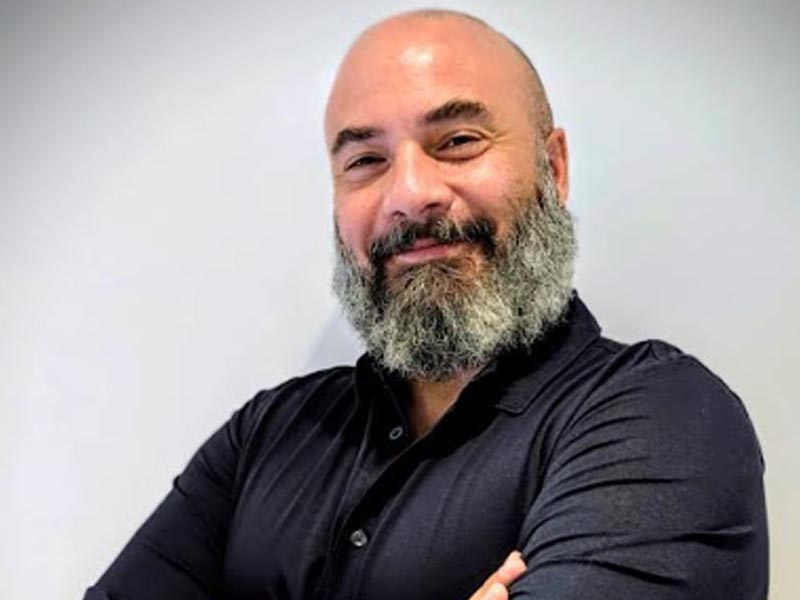 A lo largo de su carrera Perona formó parte de compañías como Havas, MediaCom y Vizeum.