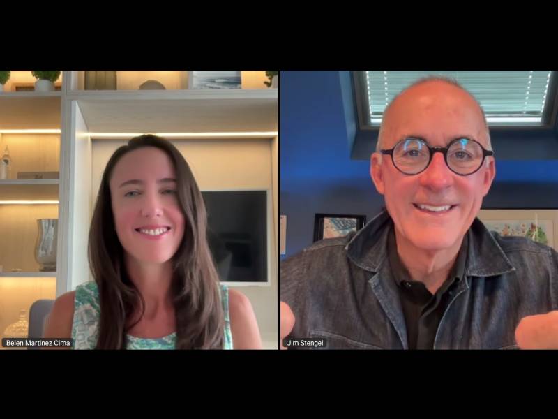 Belén Martínez Cima y Jim Stengel durante la reunión virtual: el gurú estadounidense del marketing global cautivará a su audiencia del CMO Summit México desde el martes 12 de mayo a las 9 de la mañana. (Foto: Marketers by Adlatina)