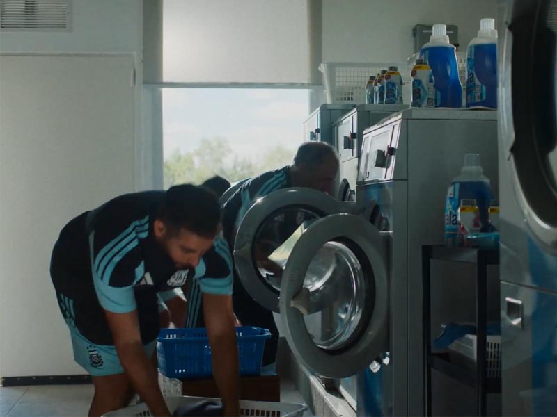 La campaña vuelve a destacar a una figura clave de ese detrás de escena: Marito, el histórico utilero de la Selección.