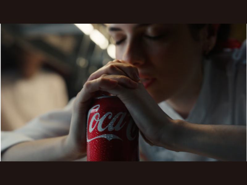 “Uncanned emotions” presenta un partido de fútbol desde la perspectiva de las latas y botellas de Coca-Cola. (Coca-Cola)