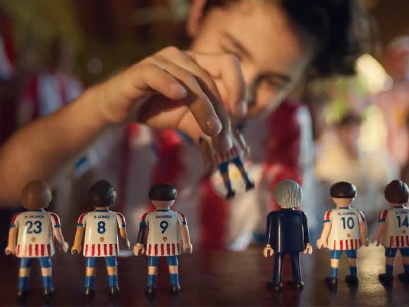 La marca lanzó una colección exclusiva de Playmobil, inspirada en ocho de sus protagonistas.