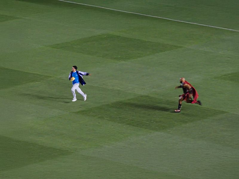 Yassine Cheuko se une al exfutbolista Luis “El Matador” Hernández y a un squad de guardias con el objetivo de velar por la pasión nacional con energía, humor y espíritu protector. F