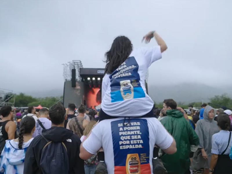 Tasty Backs aprovecha un espacio nuevo para hacer anuncios.