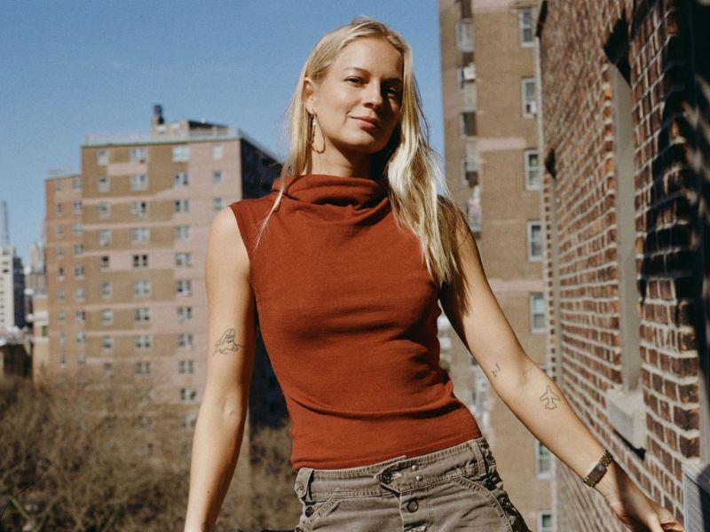  Sandra Winther es danesa y, actualmente, vive en Nueva York. 