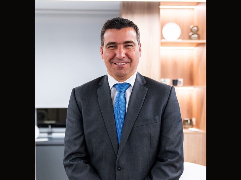 Pablo Cattoni es licenciado en Comunicación social (Universidad Austral) y cuenta con maestrías en Gestión de la comunicación en las organizaciones (Universidad Austral) y en Administración y políticas públicas (Universidad de San Andrés), además de certificaciones en Liderazgo global (ITBA y Yale University).