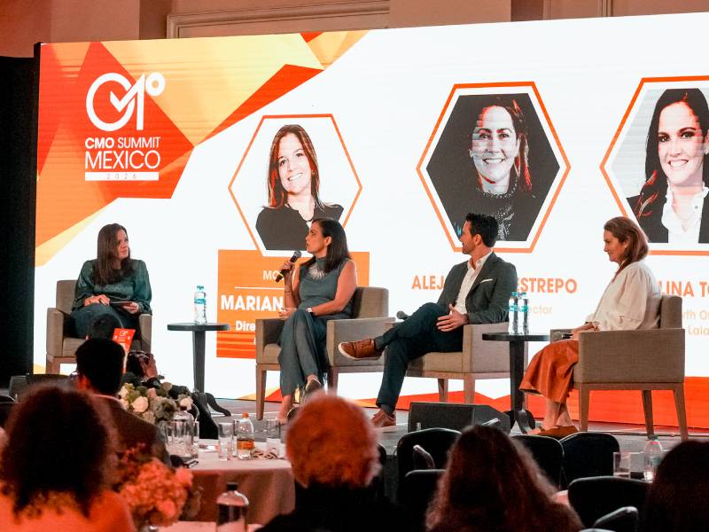 De izquierda a derecha: Mariana Lavigne (Stellantis), Rosalina Tornel (Grupo Lala), Manuel Medina (Henkel) y Alejandra Restrepo (Mercado Ads).