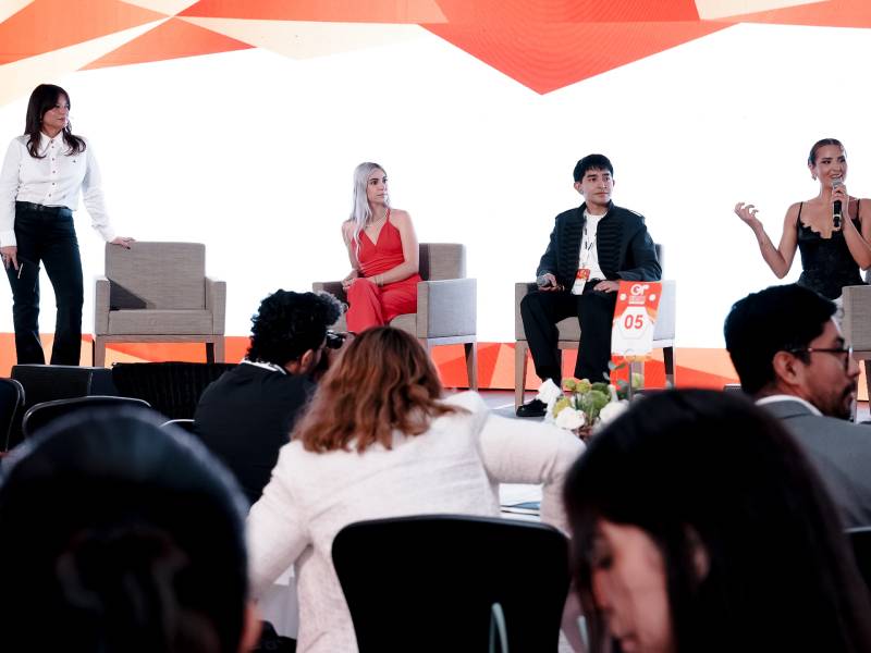 De izquierda a derecha, Noelia Chessari (CEO de Ninch), Fer Jalil (influencer de belleza y maquillaje), Isaías Espinoza (influencer de cocina) y Celeste Pellegrini (influencer de lifestyle).