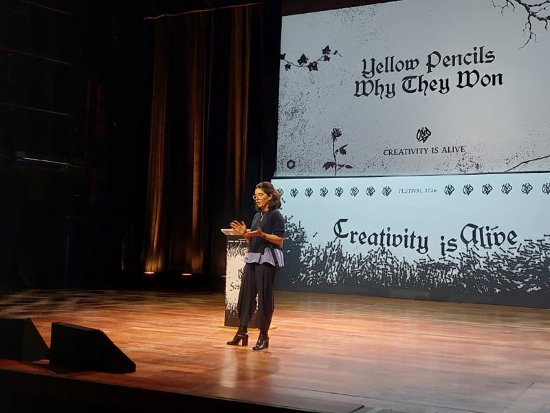 Lisa Smith, presidenta del D&AD, presenta la sesión “Yellow Pencils: Why They Won”. (Foto: Adlatina)