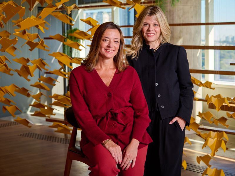 Amanda Agostini, nueva CSO, junto a Renata Bokel, CEO WMcCann. 