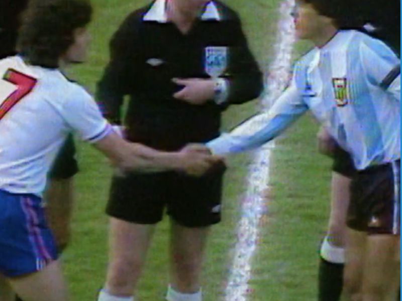 Creando un reencuentro entre los equipos, se busca trazar un paralelismo con otras situaciones más allá del deporte que hicieron que ambos países se enfrenten entre sí, como por ejemplo, la guerra de Malvinas.