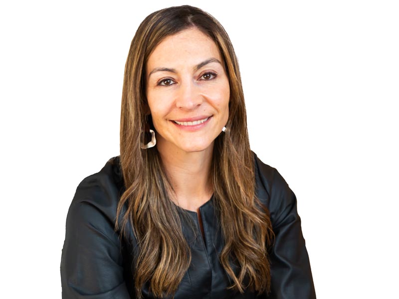 Correa cuenta con una amplia trayectoria en las industrias de marketing, medios y tecnología.