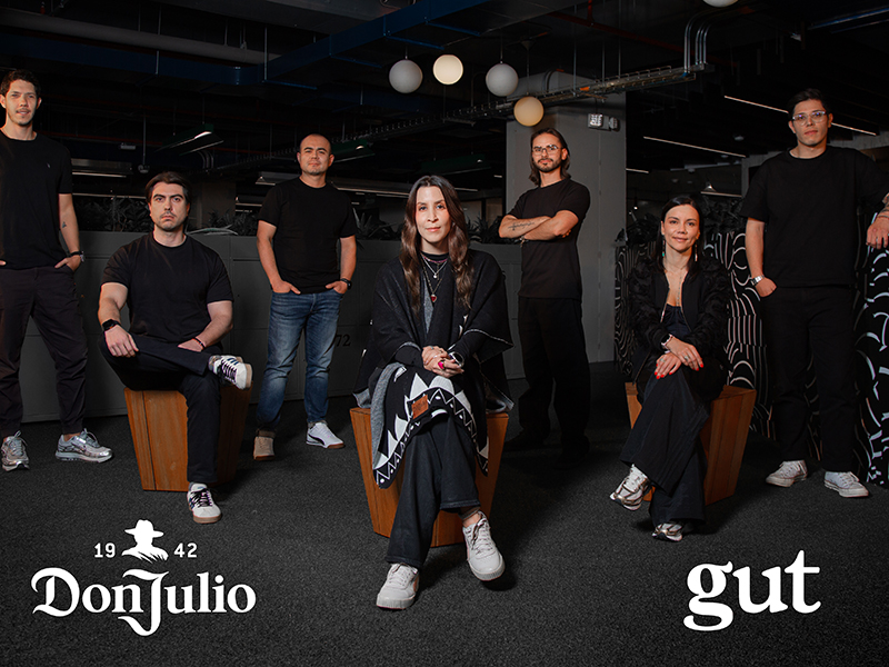 De izquierda a derecha: David Correa (ECD), Mateo Londoño (head of business), Esteban Fino (creative director), Carolina Tamayo (senior brand manager Diageo), Juan Ricardo Rodríguez (strategy director), María Jimena Rojas (MD) y Cristian Burgos (creative director).