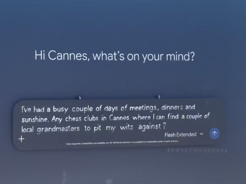 Google promociona Gemini en la playa de Cannes (Ewan Larkin)