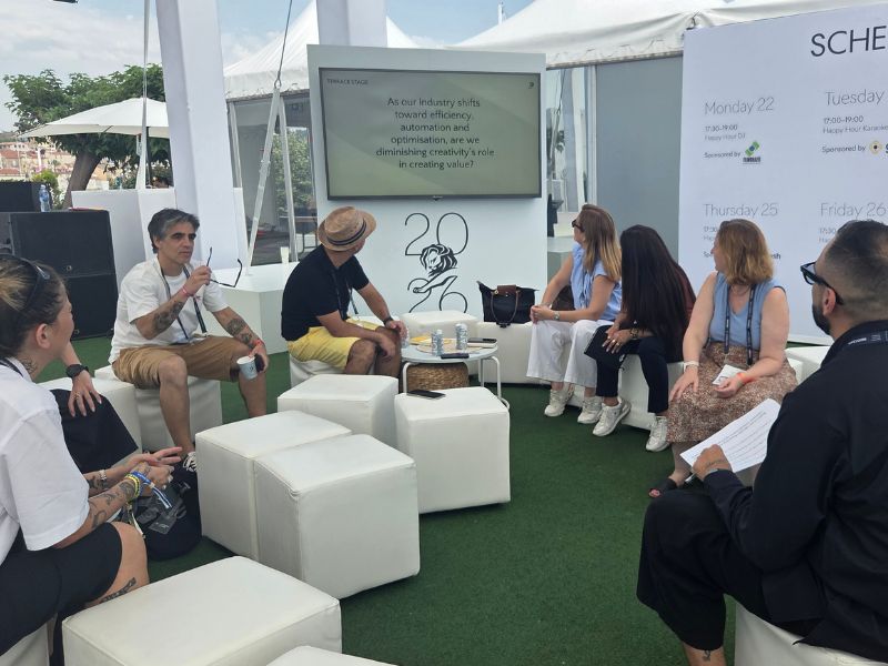 Los grupos fueron mediados por Laura Florence, de Biolumina; Manir Fadel, de Grey Brasil; Bruno Brux, de Gut San Pablo; y Ricardo Avilés de LePub México.