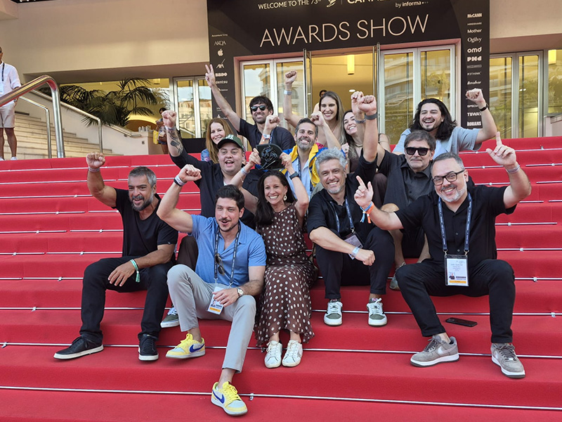 Giannelli (junto al equipo de Almap BBDO y de Pedigree): “Lo que siempre admiré de Almap, incluso antes de trabajar acá, fue su consistencia. Y ahora que formo parte de la agencia, sigo viendo exactamente eso: una agencia consistente, que mantiene un nivel muy alto año tras año”.