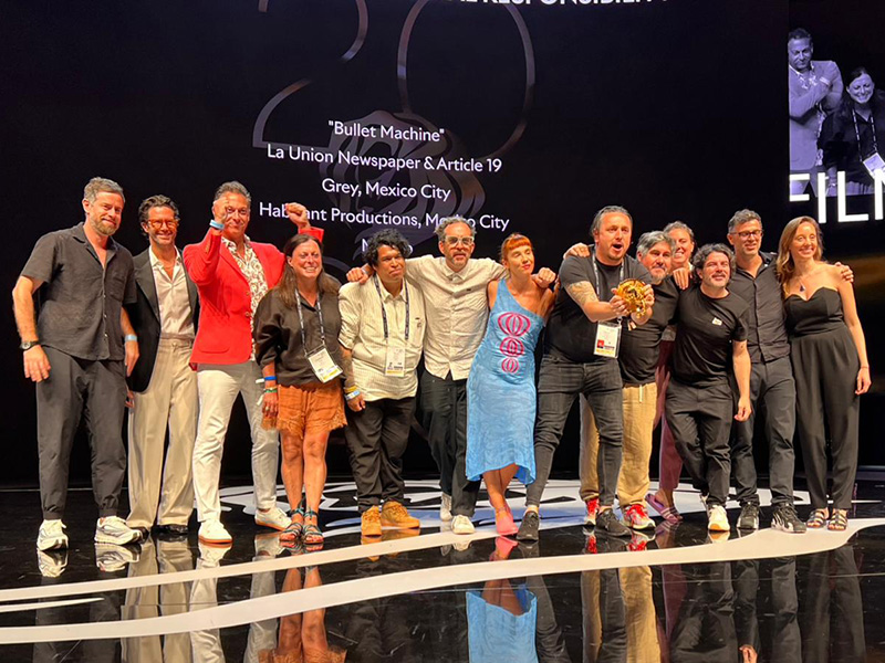 El equipo de Grey México festejando uno de los dos leones que ganó en la última gala de premiación de Cannes Lions 2026.