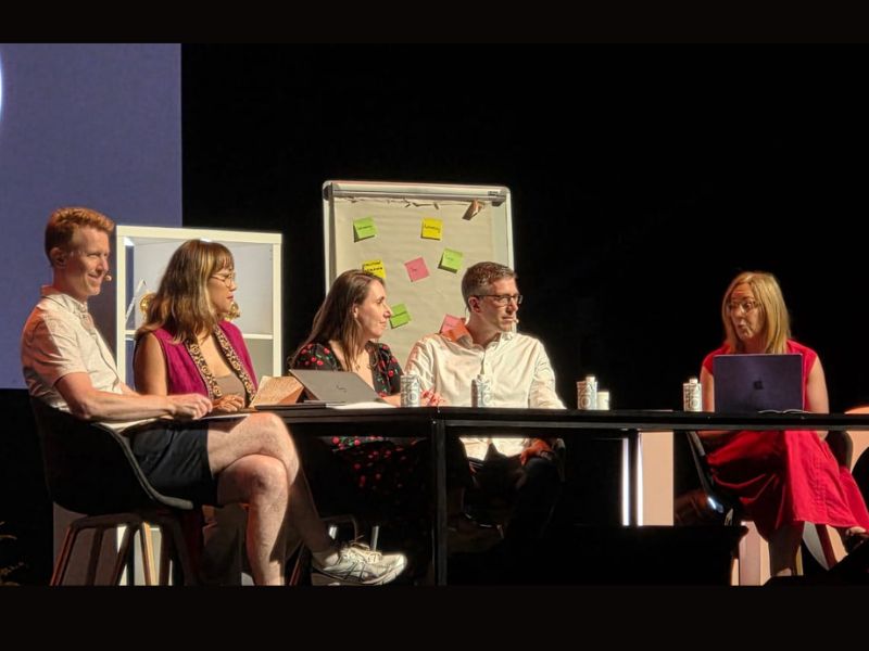 De izquierda a derecha: Alex Jenkins, de Contagious; Rica Facundo, de Warc; Chloe Markowicz, de Contagious; David Tiltman, de Lions Intelligence; y Jenni Middleton, de Lions. (Foto: Adlatina)