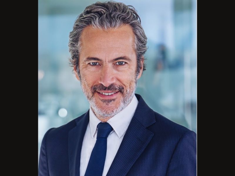de Andréis comenzó su carrera en TBWA antes de incorporarse al grupo en 1996 en BETC, donde fue nombrado presidente en 2007. Posteriormente se incorporó a Canal+ como vicepresidente ejecutivo, antes de ser designado CEO de Havas Media Network Francia y presidente de Havas Productions en 2013.