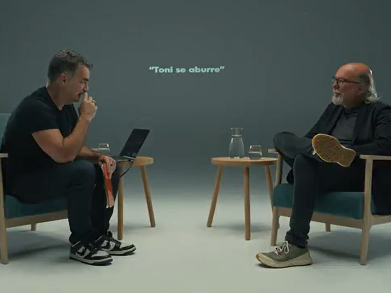 A lo largo de la entrevista de Carlos Pérez a Toni Segarra hablan de la complejidad de la vida, la autenticidad en las marcas, la pérdida de entusiasmo y cómo eso se relaciona con la gastronomía, y mucho más.
