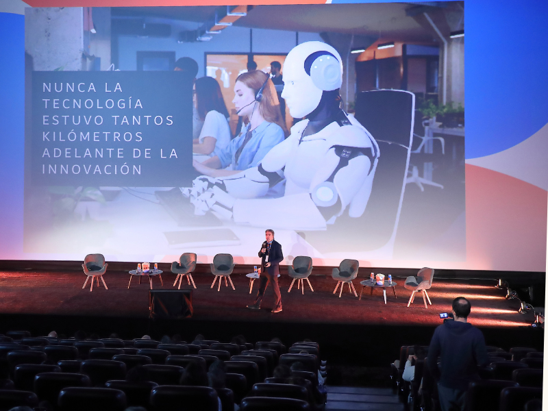 El IAB Now está dirigido a brand managers, gerentes y directores de marketing, publicidad y medios, profesionales de agencias de medios y creativas, medios de comunicación, creadores de contenido, y profesionales de publicidad interactiva y marketing digital.