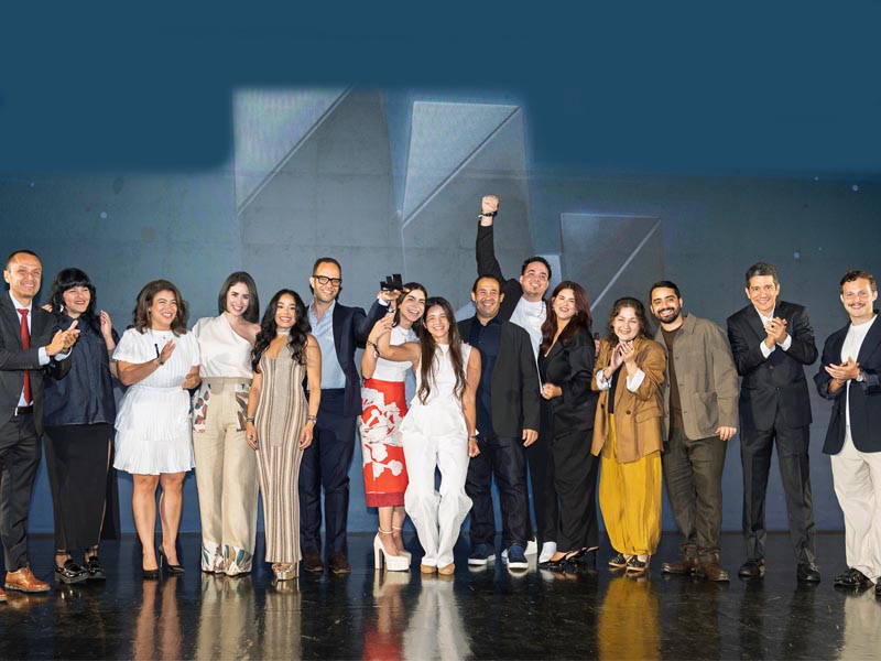 Los equipos de PAV Minds y de Cerveza Corona subieron al escenario para recibir el Gran Effie 2026.