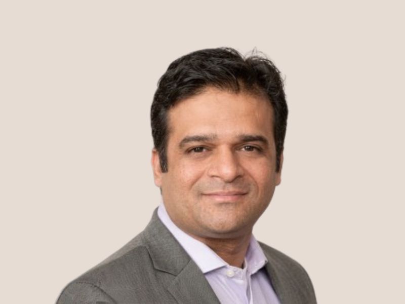 Previamente, Sarab trabajó durante 12 años en KPMG, donde lideró proyectos de IA, machine learning y tecnología, además de desarrollar nuevas propuestas y equipos globales de delivery.