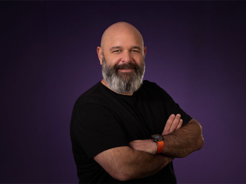 Originario de San Juan, Puerto Rico, Acosta estudió music production & engineering en Berklee College of Music antes de comenzar su carrera en publicidad. A lo largo de su trayectoria ocupó cargos en Monks, FCB Chicago, MONO y Publicis Sapient.