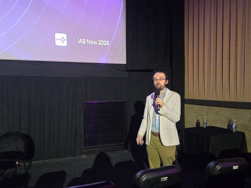 El análisis pone el foco en la fragmentación de medios, la adaptación de contenidos a cada plataforma y la importancia del momento en que se entrega un mensaje.