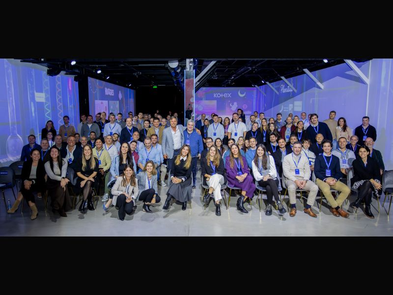 Realizado en el Centro Audiovisual Inmersivo (CAI), el encuentro reunió a clientes, distribuidores y ejecutivos de la compañía.