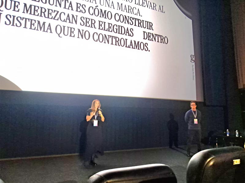 Lucía Gonçalves da Cruz, head of content, media & growth de Gut, y Christian Pierre, global chief intelligence officer & partner de la agencia, en IAB Now. 