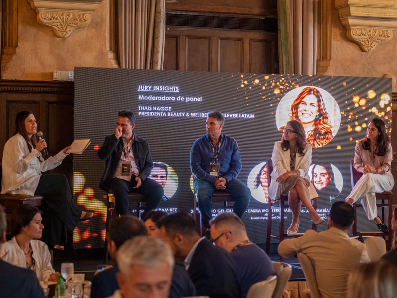 De izq. A der.: Thais Hagge (Unilever); Roberto Ramírez Laverde (Bacardí); Horacio Genolet (WPP Creative); Emma Montero Barre (Alicorp); y Ana María Henao (Sigma).