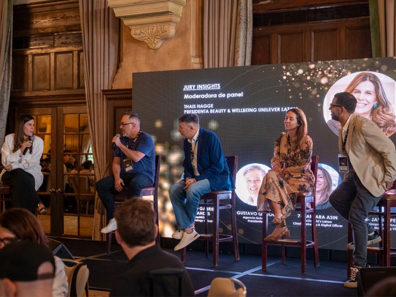 De izq. A der.: Thais Hagge (Unilever Latam); João Fernandes (Almap BBDO); Gustavo Quiroga (Agencia Quiroga); Barbara Asin (McDonald’s Latam); Javier Pejito (Grupo Lala).