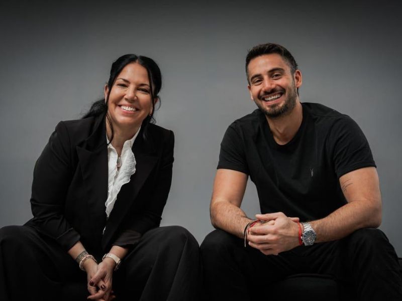 Gabriela Rivero fundó y consolidó Luzu junto a Nicolás Occhiato. Mientras que él se encarga de la dirección creativa y de contenidos, ella lidera la estrategia de negocios, la estructura y la gestión comercial de la productora.