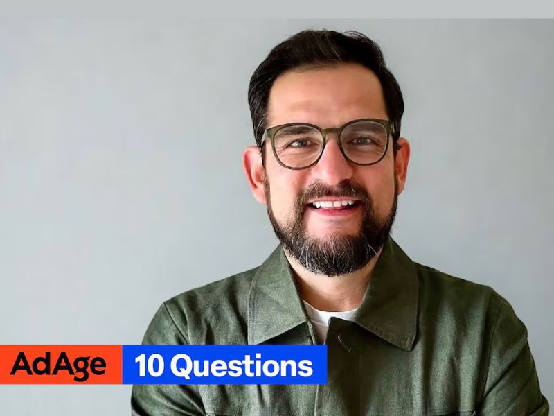 El director creativo también habla sobre los anuncios clásicos de Havaianas, la creación del departamento creativo de Droga5 y su fascinación por los ovnis. (Droga5) 