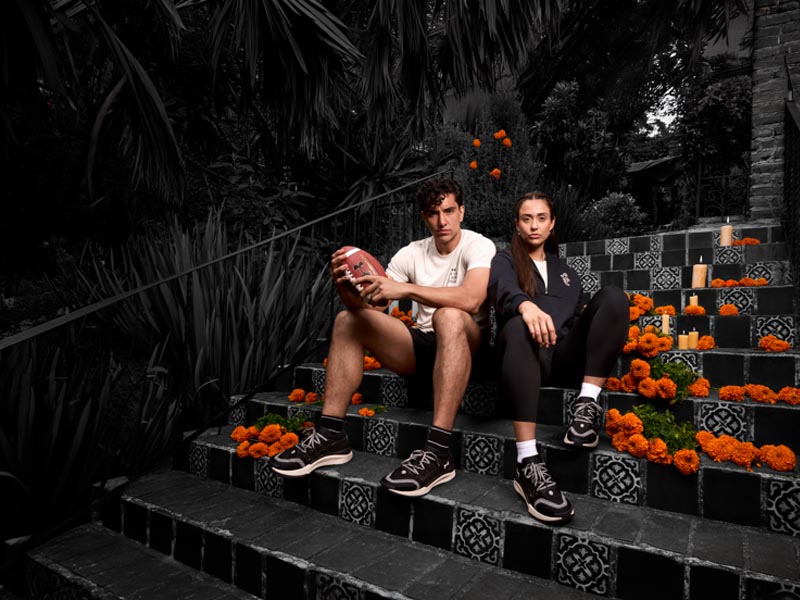 El spot está protagonizado por atletas mexicanos de football americano, flag football y fútbol, quienes trasladan la leyenda al presente desde el deporte.