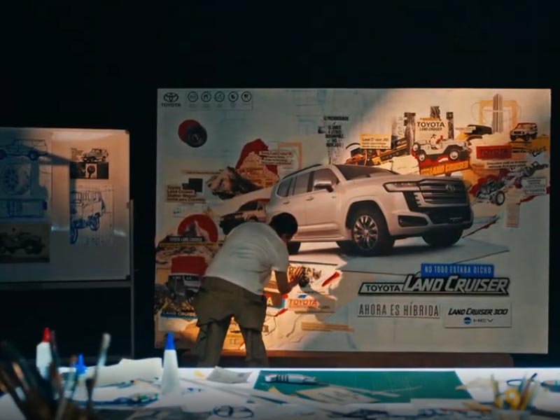 Para desarrollar la pieza, Toyota y The Juju exploraron bibliotecas, hemerotecas y archivos.