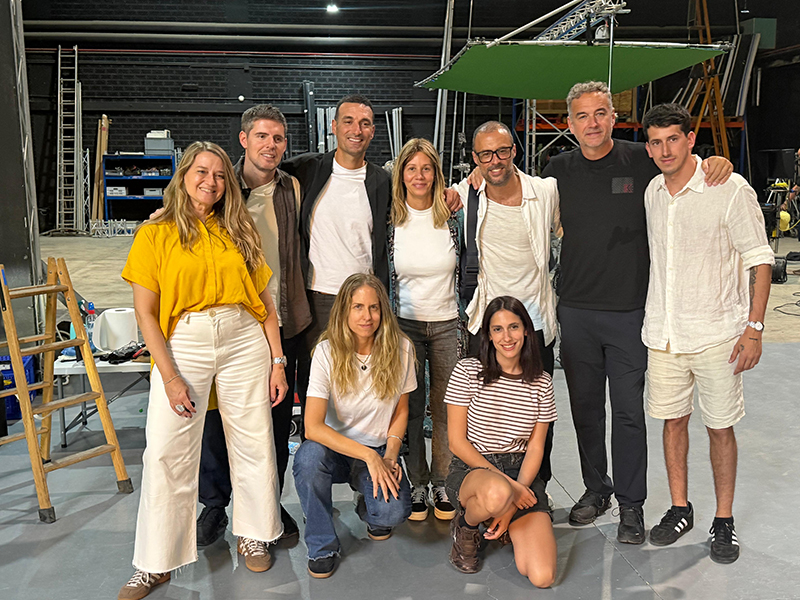 El equipo de Don by Havas, Shell y Landia, junto a Scaloni.