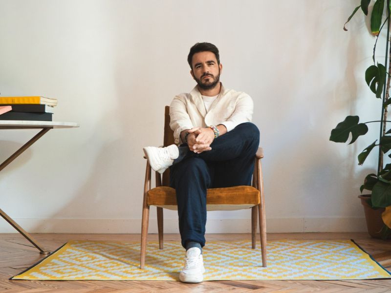  “Lo que me apetece tanto construir con David y Miren en Fenomenal es una agencia que haga grandes ideas, claro, pero que también tenga el criterio para entender dónde pueden cambiar las cosas de verdad”, afirmó Pérez. 